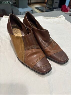 Rialto Two-Tone Brown Leather Heels